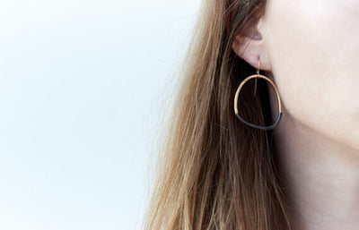 E299x.yg Black & Gold Stone Earrings