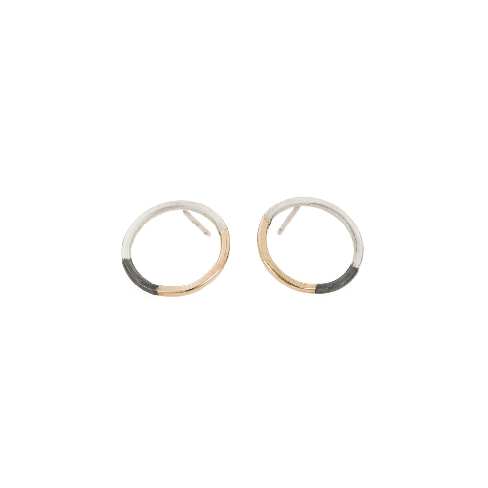 E305t.yg Tri-Toned Circle Post Earrings in Yellow Gold, Sterling Silver and Oxidized Silver