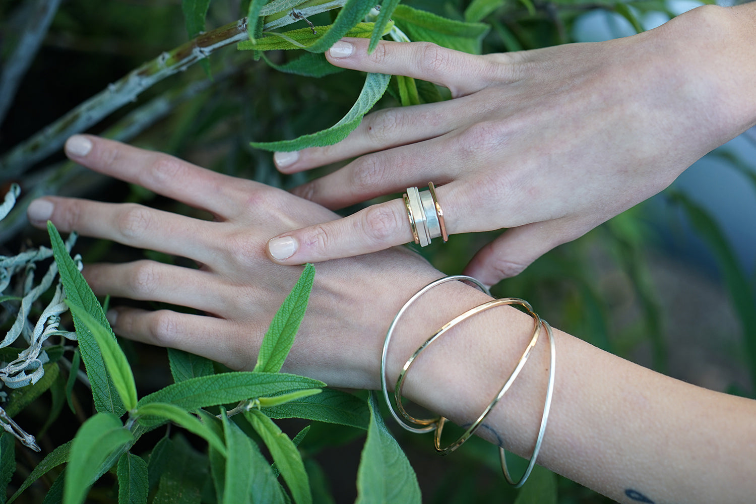 4-Loop Two or Three-Color Interlocking Bracelet