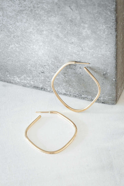 E326yg Square Hoop Earrings in Yellow Gold